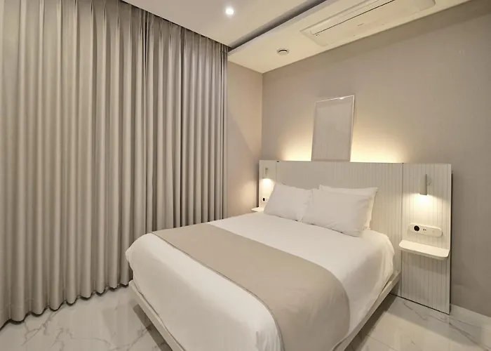 Uh Flat The Seocho Apartment