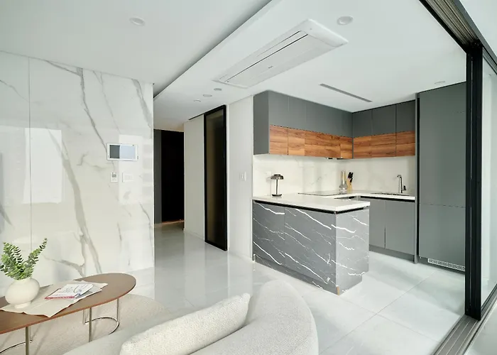 Uh Flat The Seocho 公寓 *